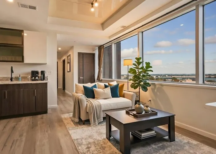 Peaceful Luxury High-rise With Panoramic Views 3*