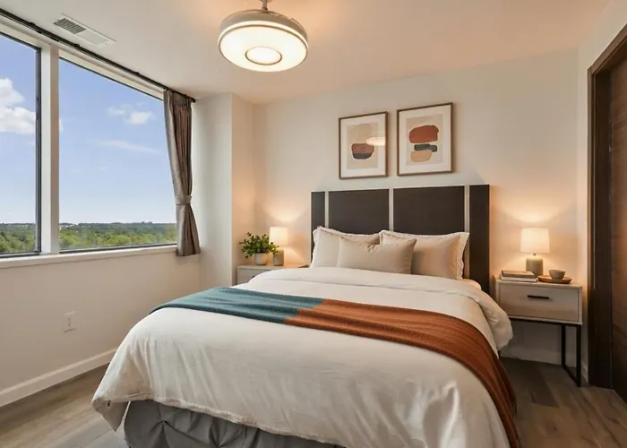 Peaceful Luxury High-rise With Panoramic Views Aparthotel Tulsa